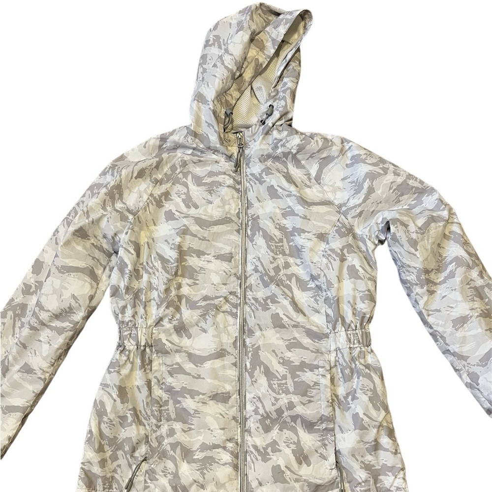 new balance women’s rain jacket/windbreaker new without tags